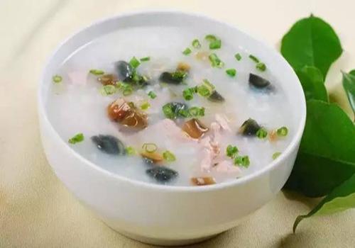 2个月前后的幼犬该怎么喂养?2个月前后这两个阶段幼犬的喂食方法 2个月前后的幼犬该怎么喂养?2个月前后这两个阶段幼犬的喂食方法