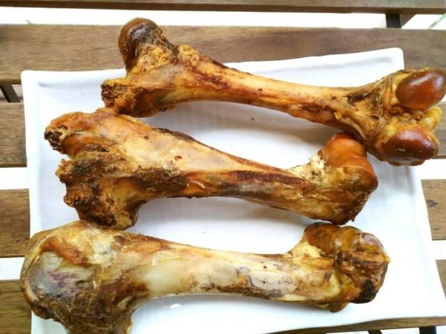 泰迪犬除了吃狗粮,还能吃些什么?泰迪犬可以吃的几种食物! 泰迪犬除了吃狗粮,还能吃些什么?泰迪犬可以吃的几种食物!