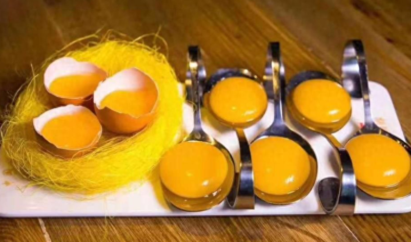 对美短猫来说,这5种食物犹如“人间美味”(美短吃什么食物长得快) 对美短猫来说,这5种食物犹如“人间美味”(美短吃什么食物长得快)